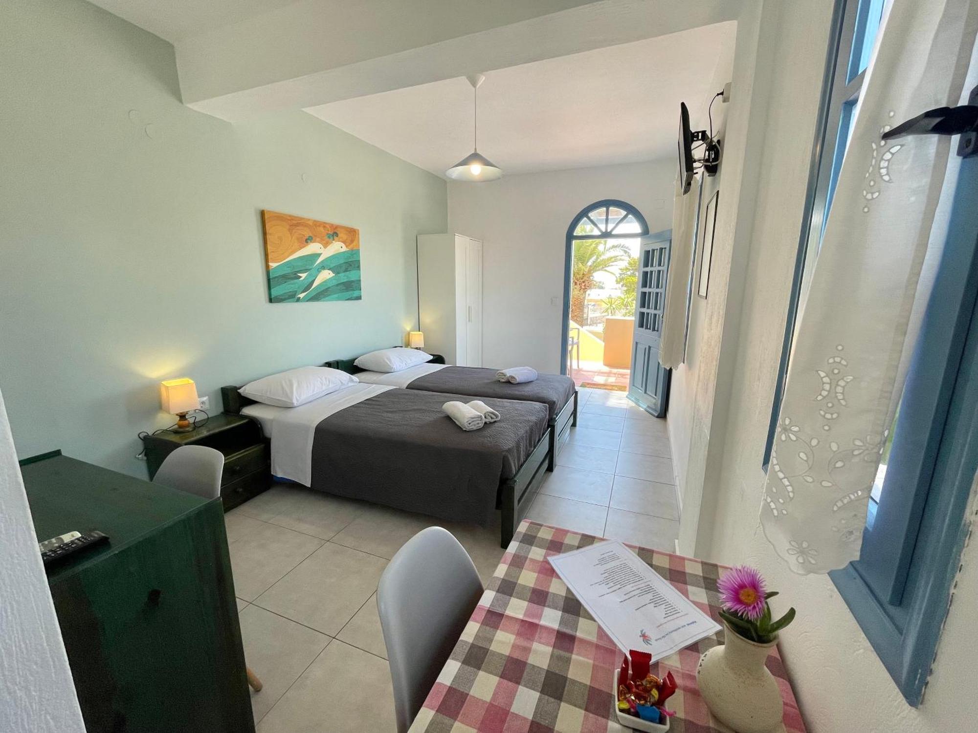Asterias Mini Coastal Apartments ペリヴォラス エクステリア 写真