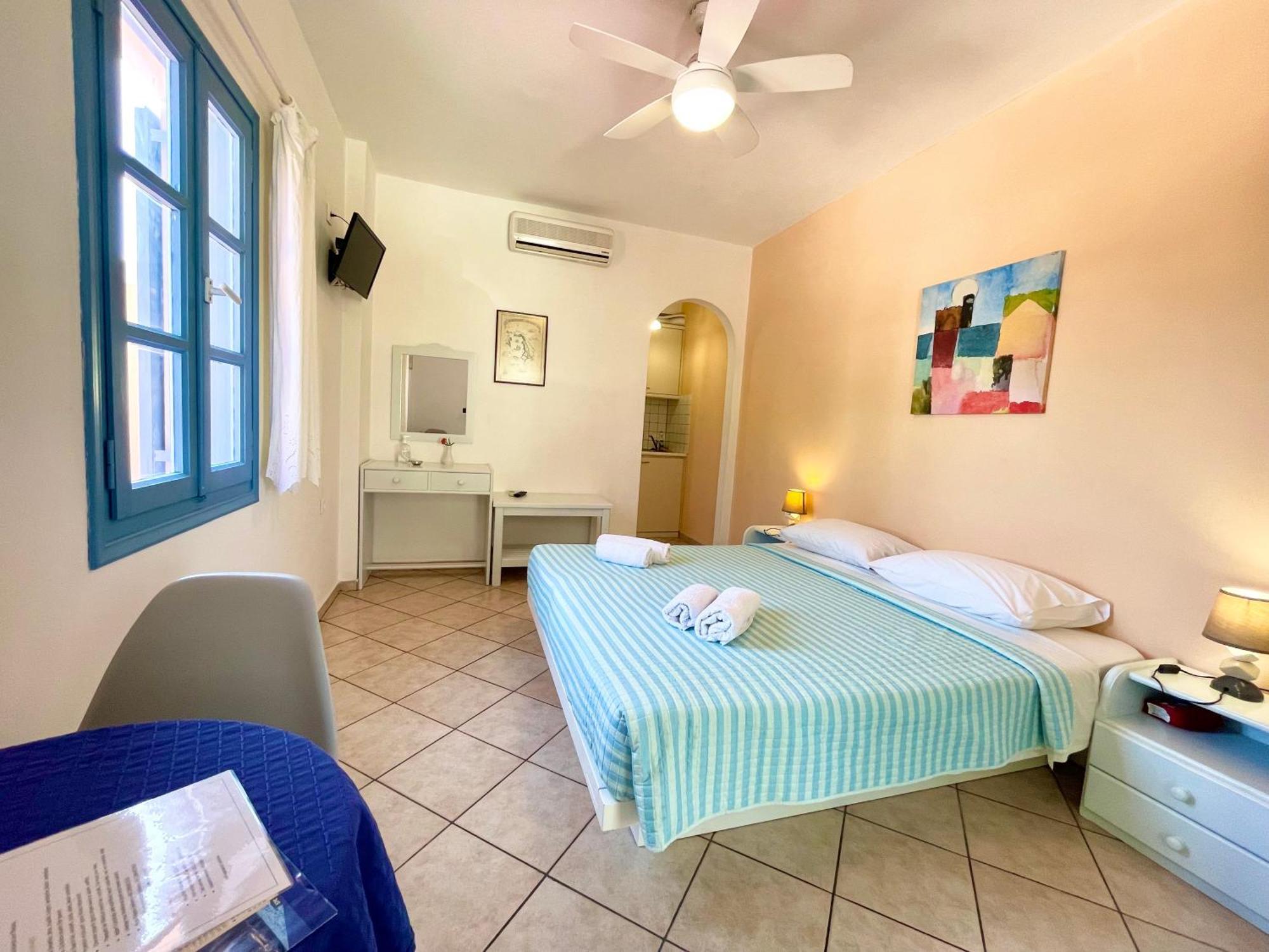 Asterias Mini Coastal Apartments ペリヴォラス エクステリア 写真