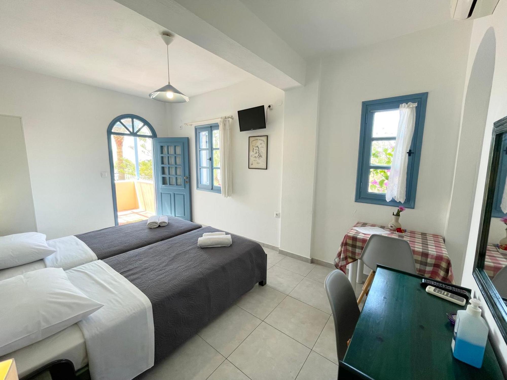 Asterias Mini Coastal Apartments ペリヴォラス エクステリア 写真