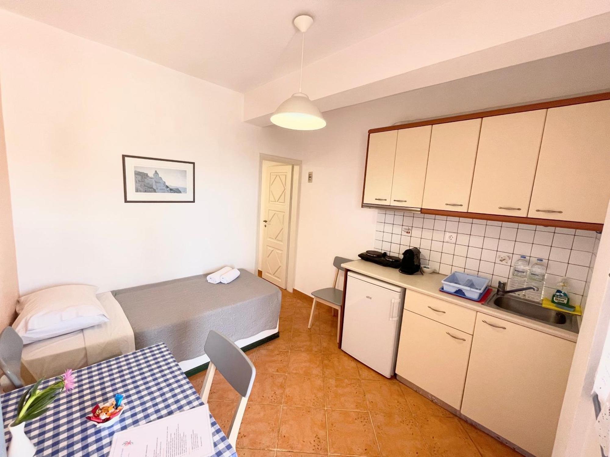 Asterias Mini Coastal Apartments ペリヴォラス エクステリア 写真