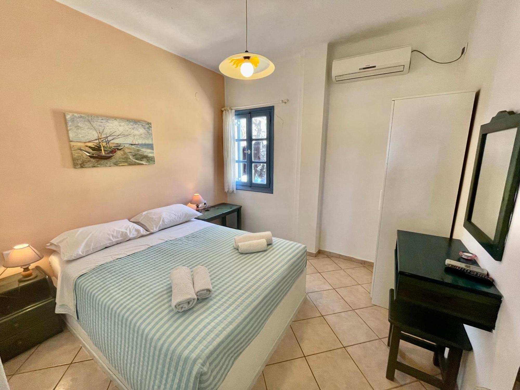 Asterias Mini Coastal Apartments ペリヴォラス エクステリア 写真