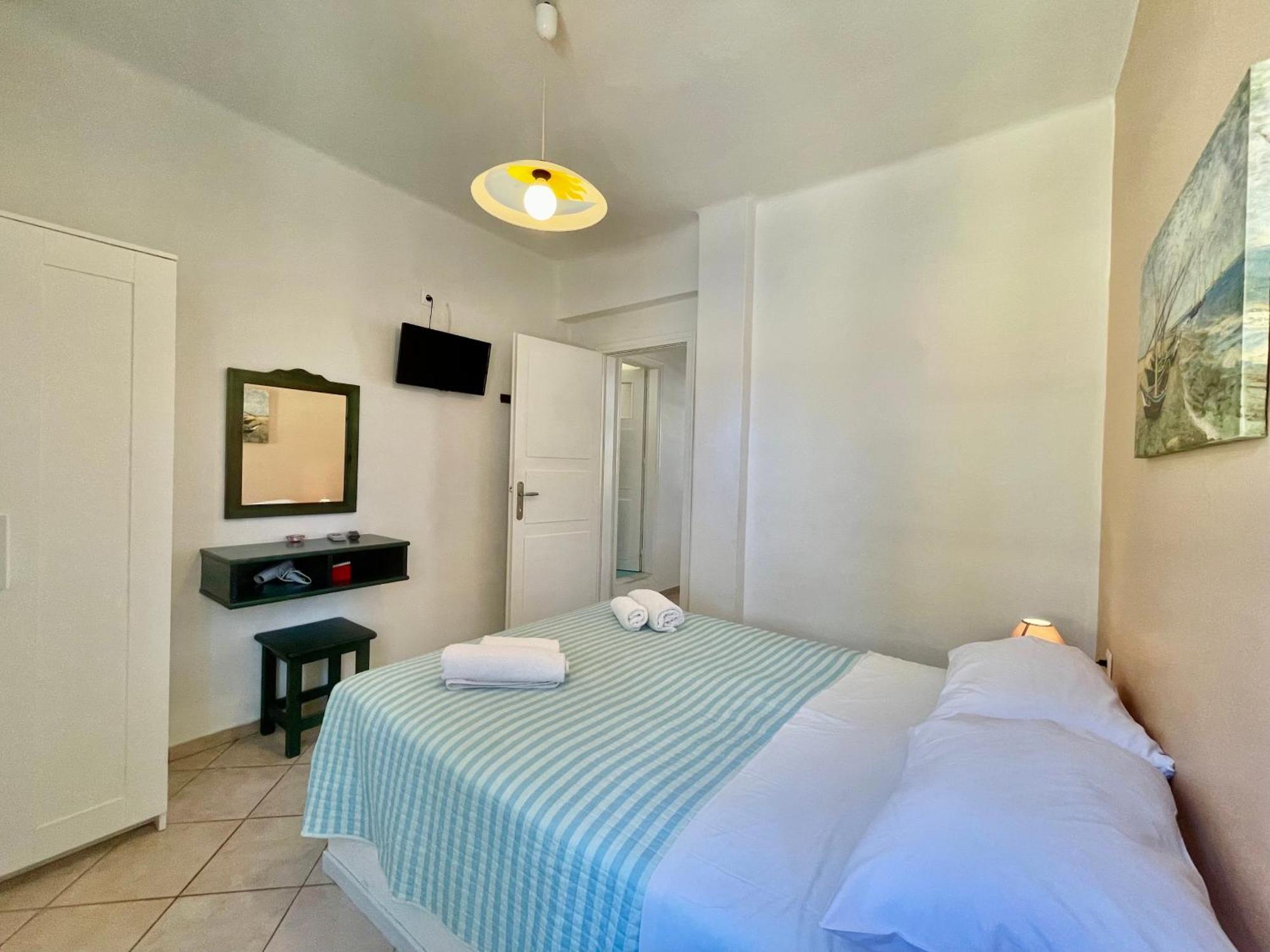 Asterias Mini Coastal Apartments ペリヴォラス エクステリア 写真